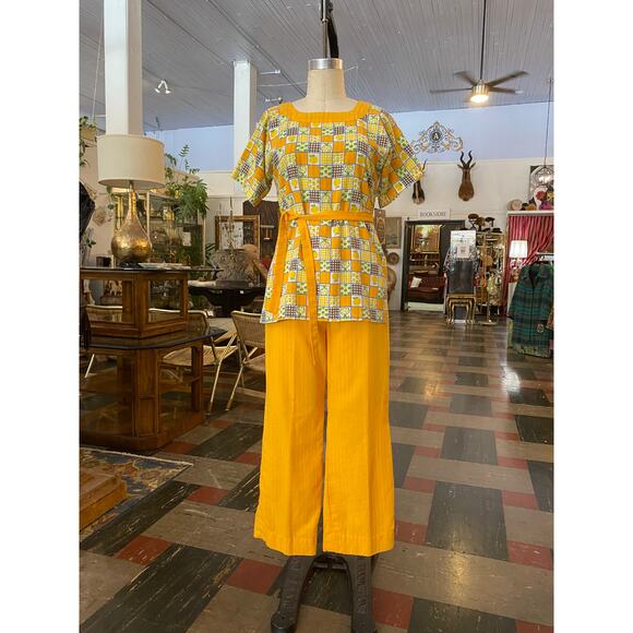 1970s pantsuit, 70s 2 piece set, vintage outfit, novelty print, mod pants, 27 - Picture 4 of 9